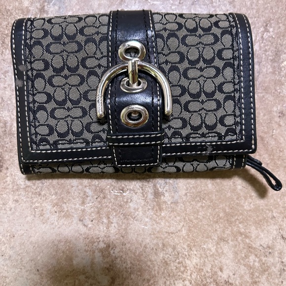 Coach Black/Gray Signature Jacquard Leather Buckle Bifold Wallet – Pre-owned - Picture 1 of 8